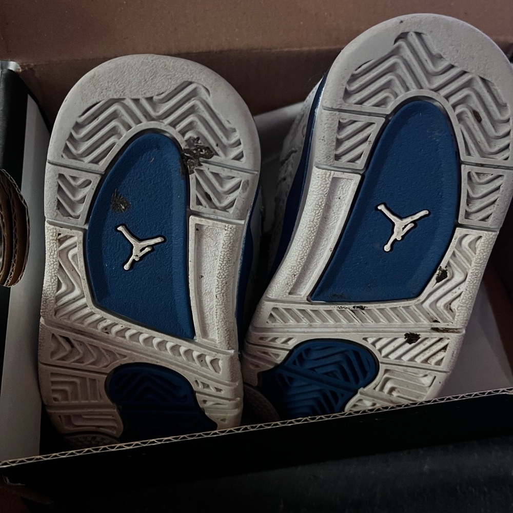 🔥 Jordan 4 Retro🔥 - Picture 3 of 5